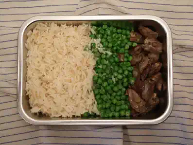 Hühnerherzen mit Reis und Erbsen Rezeptbild zu Hühnerherzen mit Reis und Erbsen