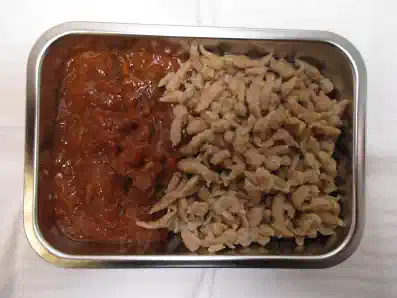 Nockerl mit Gulasch Rezeptbild zu Nockerl mit Gulasch